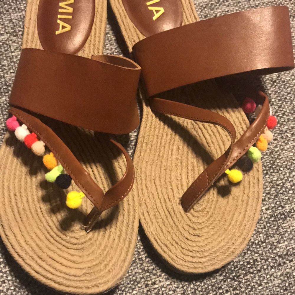 Mia Kelly Sandals - Picture 2 of 6